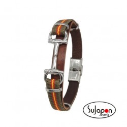 PULSERA CUERO MARRÓN E HILO VERDE, ROJO Y AMARILLO, CON ESTRIBOS