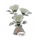 Figura 3 Rosas blancas de 17 cm. alto, base con mineral