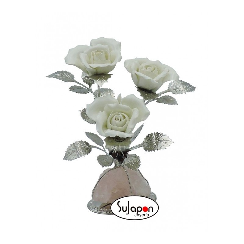 Figura 3 Rosas blancas de 17 cm. alto, base con mineral
