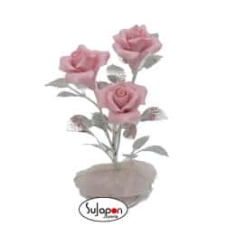 Figura 3 Rosas color rosa de 17 cm. alto, base con mineral