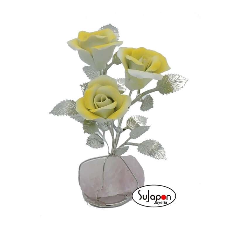 Figura 3 Rosas amarillas de 17 cm. alto, base con mineral